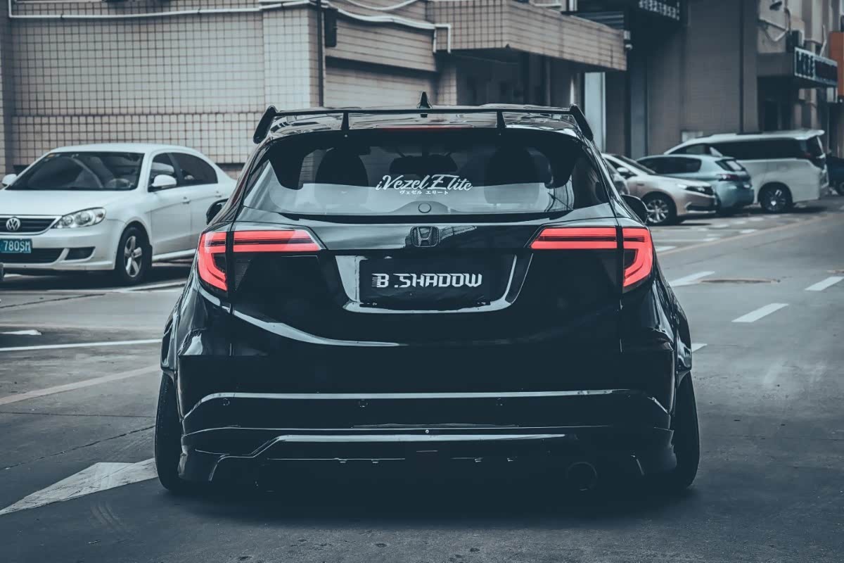 本田缤智气动低趴黑武士