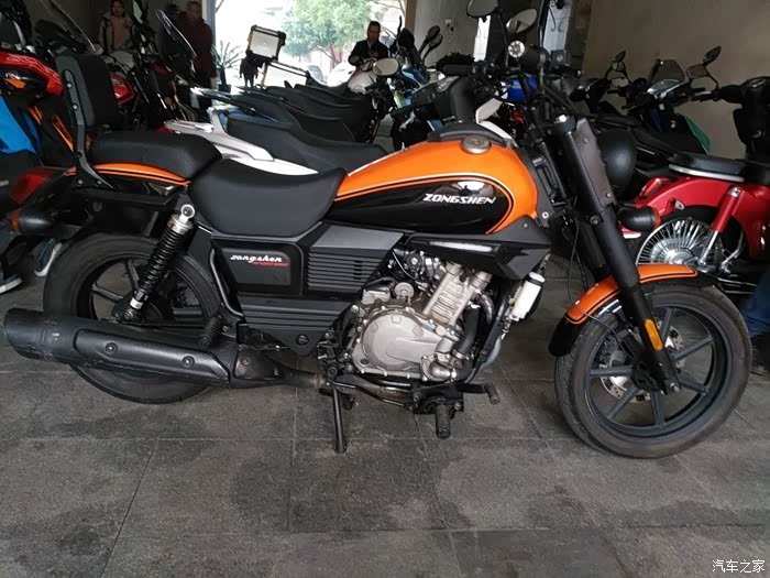 谍照 == 宗申单缸300cc小硬汉和双缸400cc巡航摩托谍照_摩托车论坛