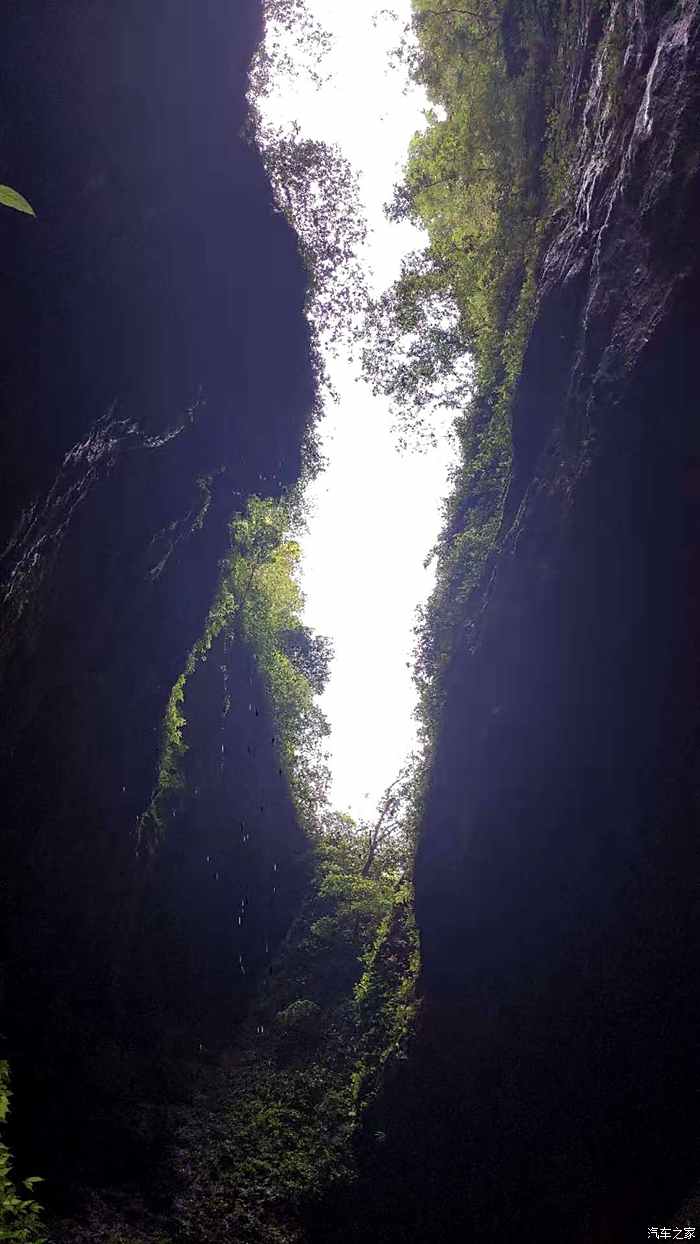 高温补贴游武隆天坑地缝