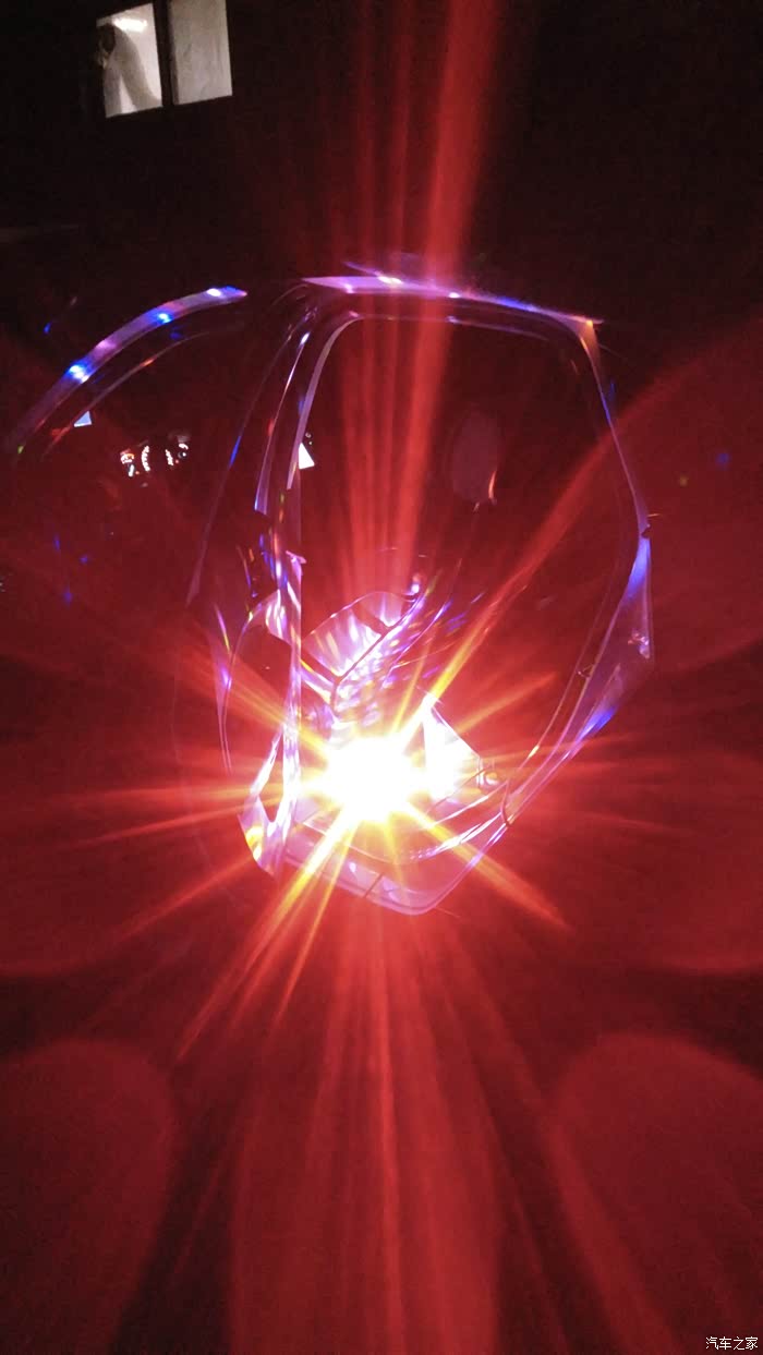 买的七彩爆闪到货了.以后在车里可以体验ktv的感觉啦.