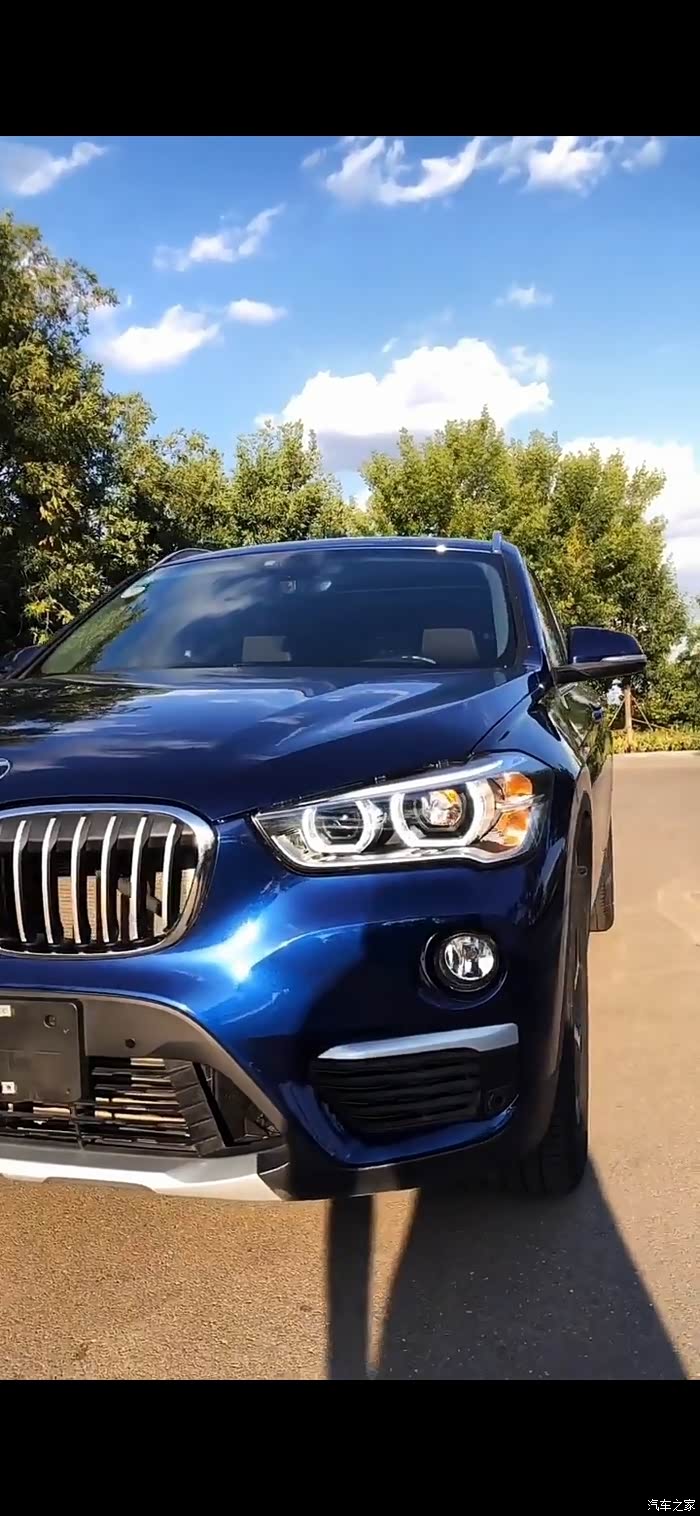 蓝色宝马x1看一眼心情都变的美丽