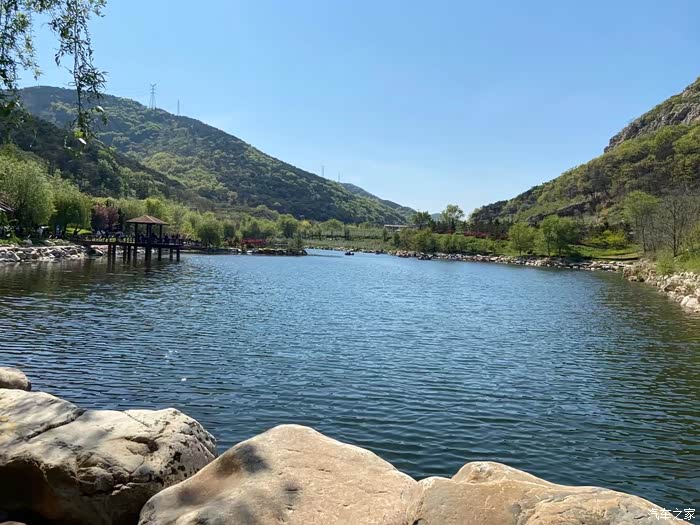 家门口的风景青山绿水长清湖