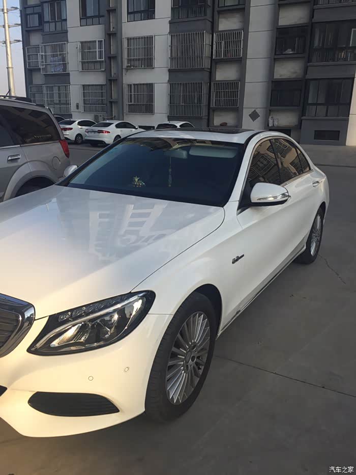 白色奔驰c180作业