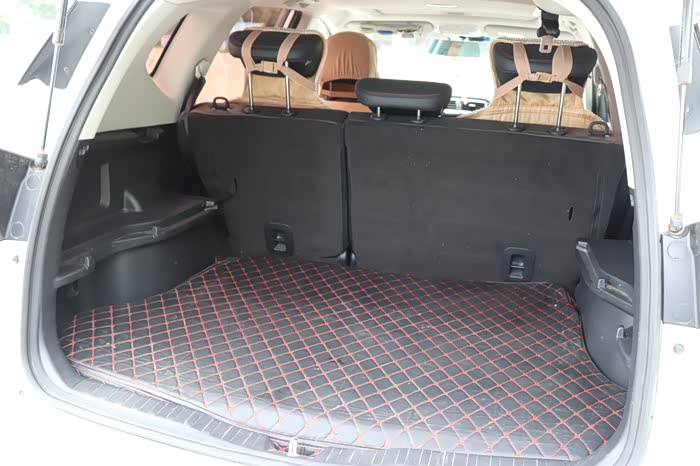 哈弗m6就是我移动的小家后排座椅放倒就可以小做休整