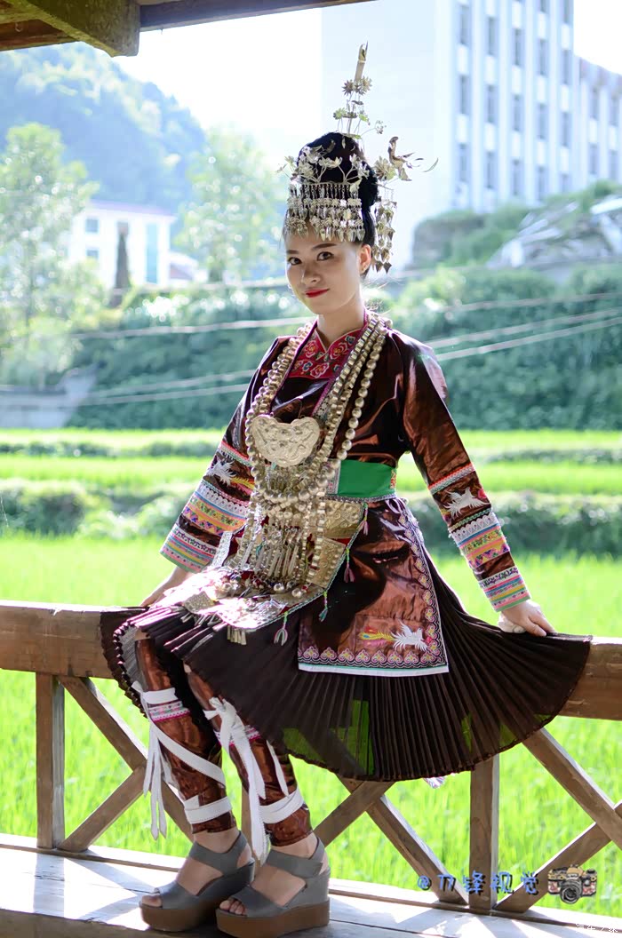 侗族媳妇的民族服饰秀