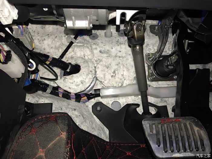 【图】钢丝主驾驶下面就是裸的吗_马自达cx-4论坛_汽车之家论坛
