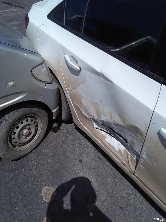 车被撞了