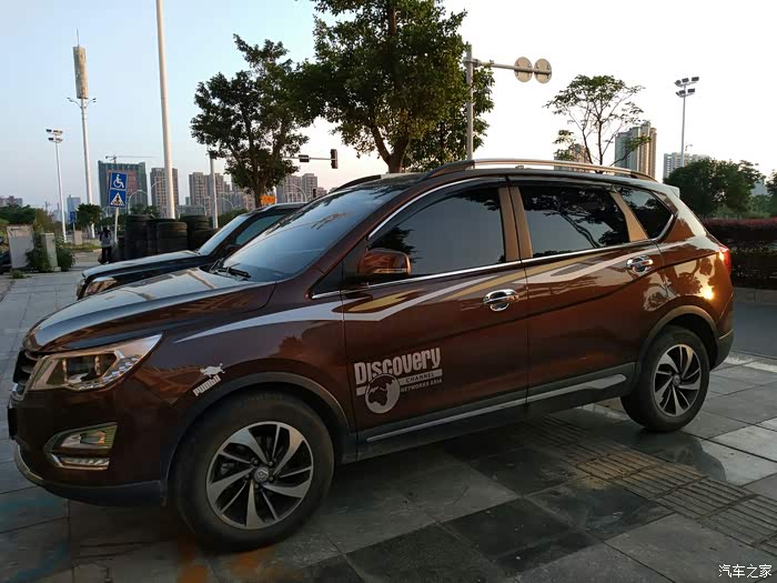 求宝骏560变色龙好看的车身拉花!谢谢!