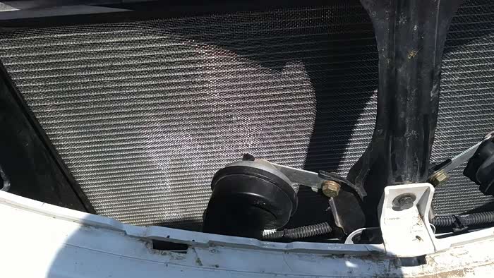 宝骏730安装水箱防虫网