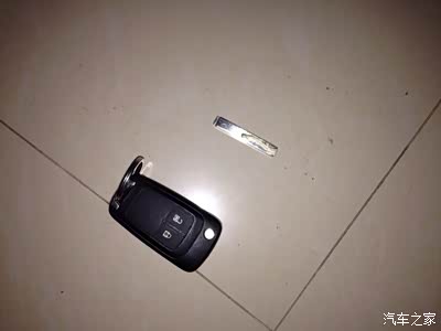 车钥匙断了!