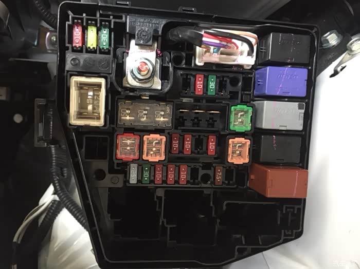 哪个是备用的保险丝呢?