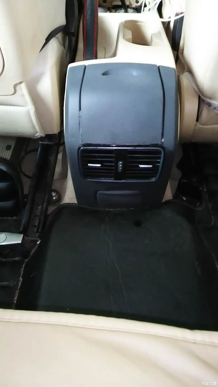 改装迈腾后排出风口已经装上车了