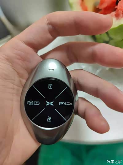 六种钥匙解锁小鹏p7,有人开了一年都还只会用一两种?