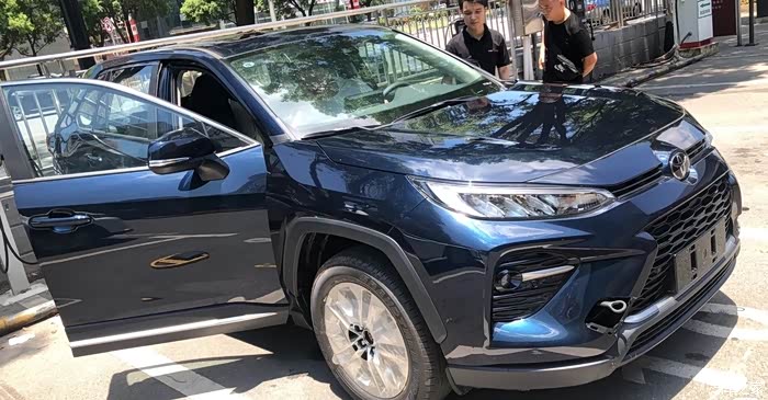 威兰达墨玉蓝颜色应该比较特别吧我喜欢