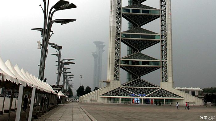 首先看见玲珑塔,该塔2008年北京奥运会电视转播设施,演播塔结构平面