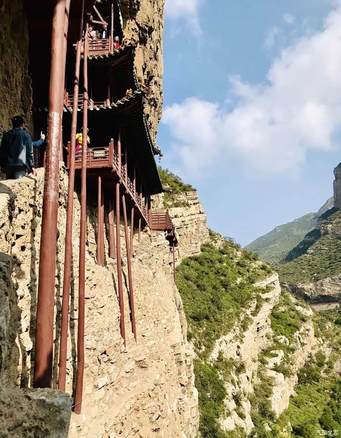 驾名爵emg6红色游悬空寺