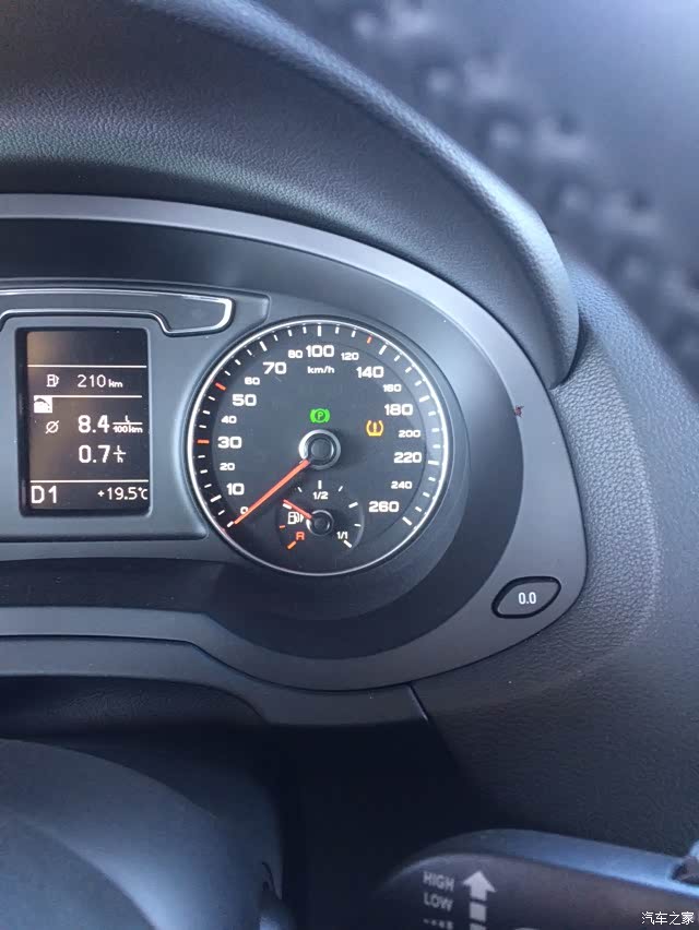 显示右后轮胎压不足,我量了4个轮子都是2.35