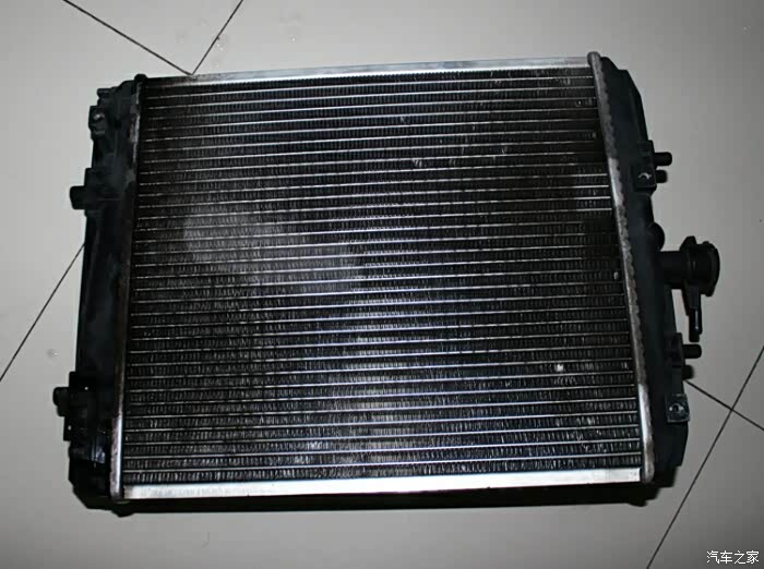 比亚迪f0原车散热器水箱总成拆车件,需要的抓紧!