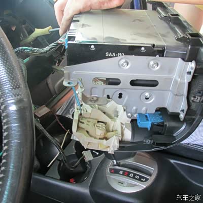 我的一代04老飞度改装,加dvd导航,古董也可以拥有