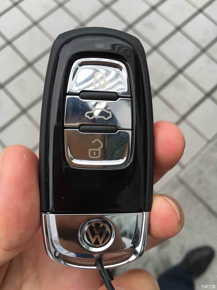 辉昂实车顶配多图