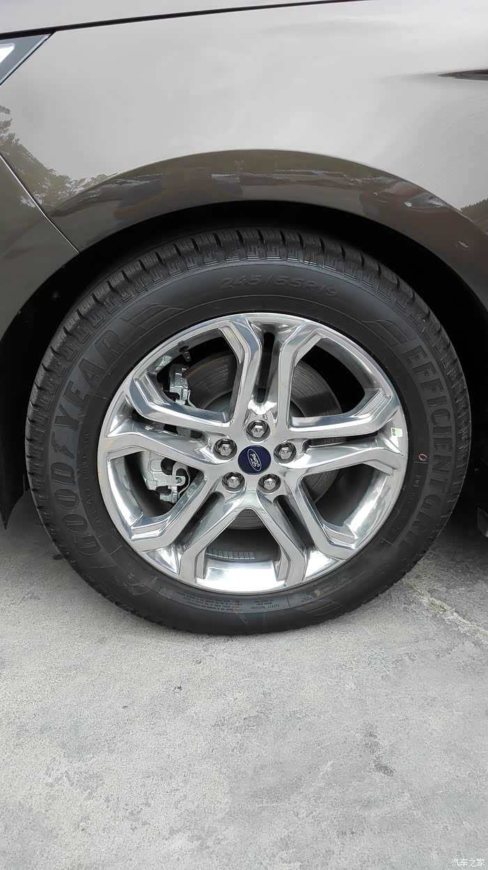 急问锐界豪锐的19寸轮胎是什么级别r级吗