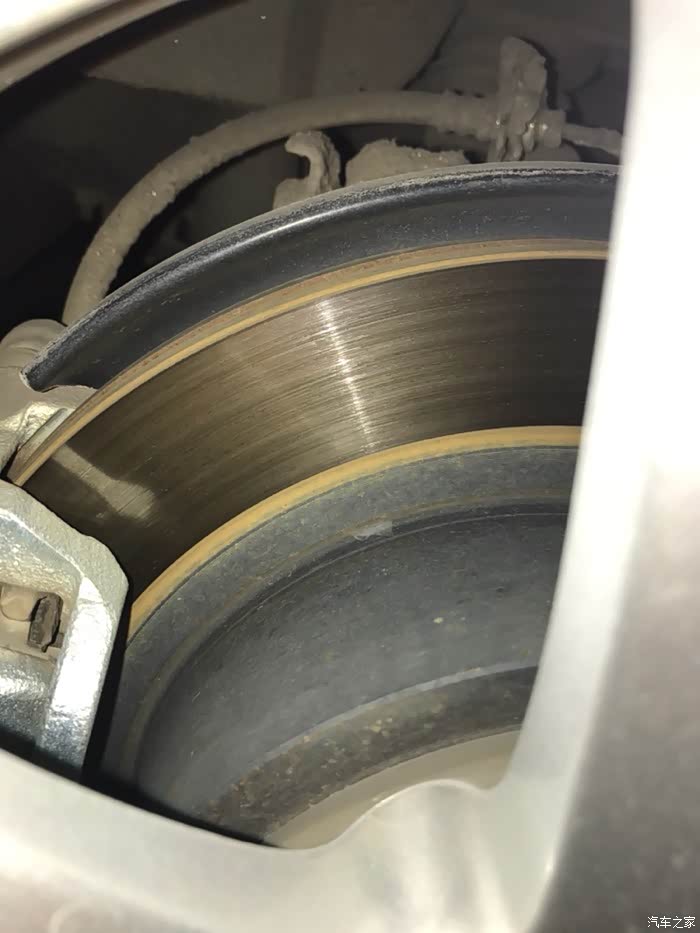 请问怎么看刹车盘的磨损这个磨损还好吗4万公里