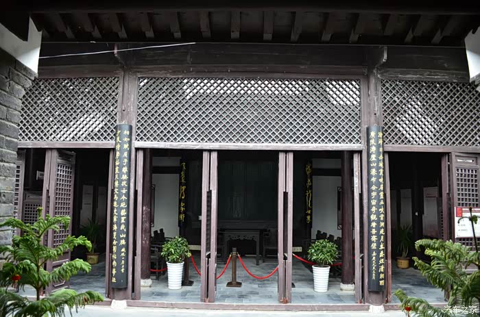 参观清代书法大师邓石如与两弹元勋邓稼先故居