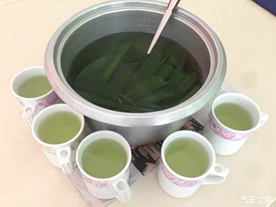 天气热献板蓝根凉茶杯请饮用 图完毕谢谢家观看