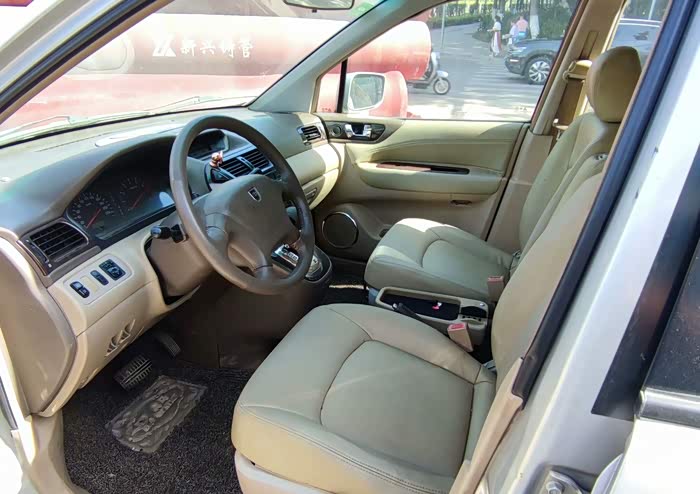 三菱绅mpv 7座自动波