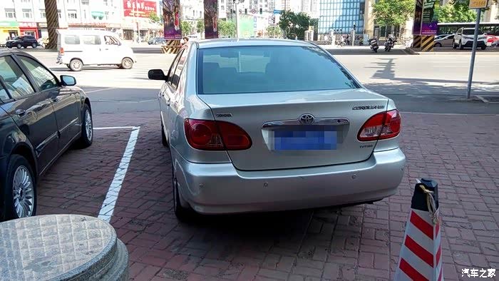 2004款第代卡罗拉(花冠)背面