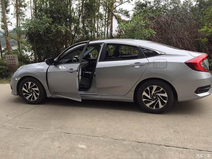 2016思域220自动豪华圣辉银提车作业