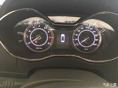 仪表盘整洁方看去还挺舒服