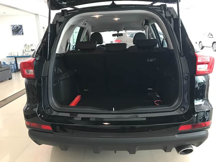 后备箱空间还算可以