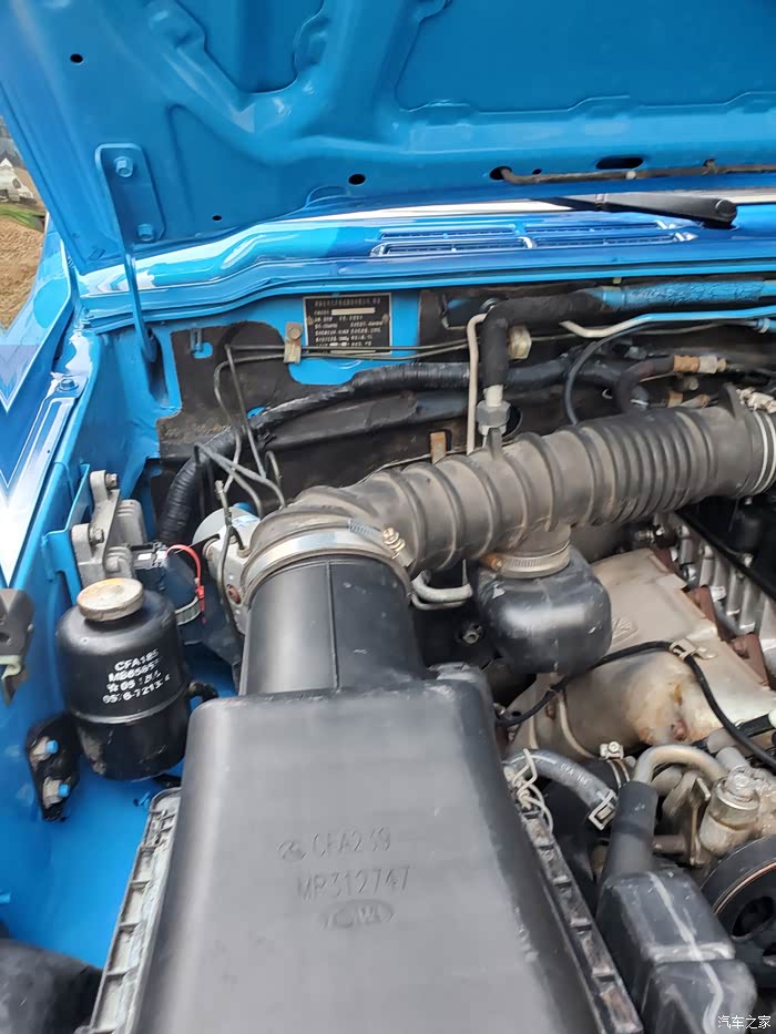 海军蓝猎豹三菱4g64发动机四驱