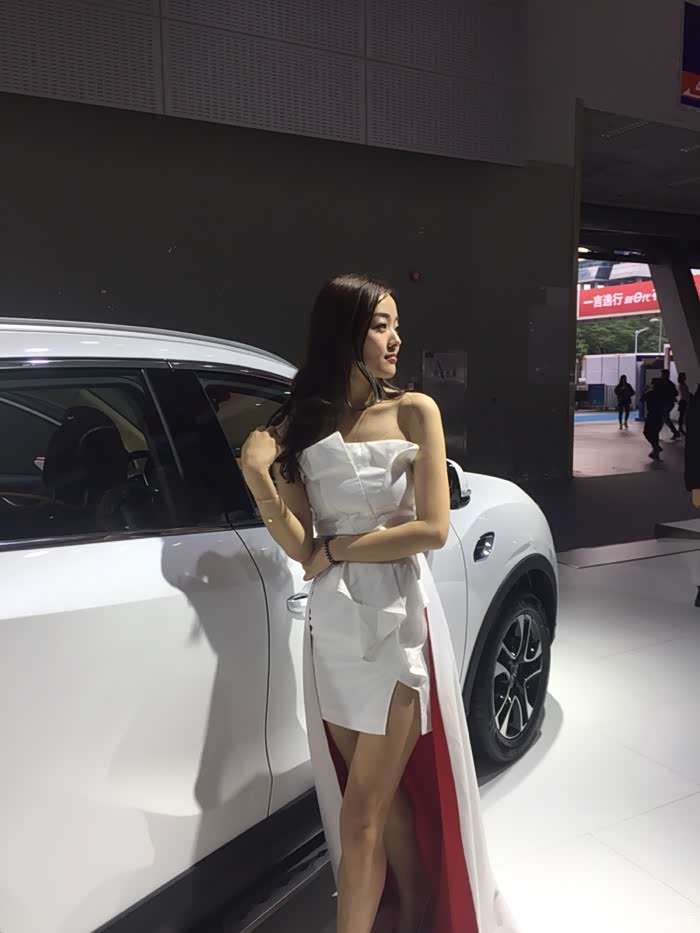 2017广州国际车展一大波车模小姐姐来袭多图