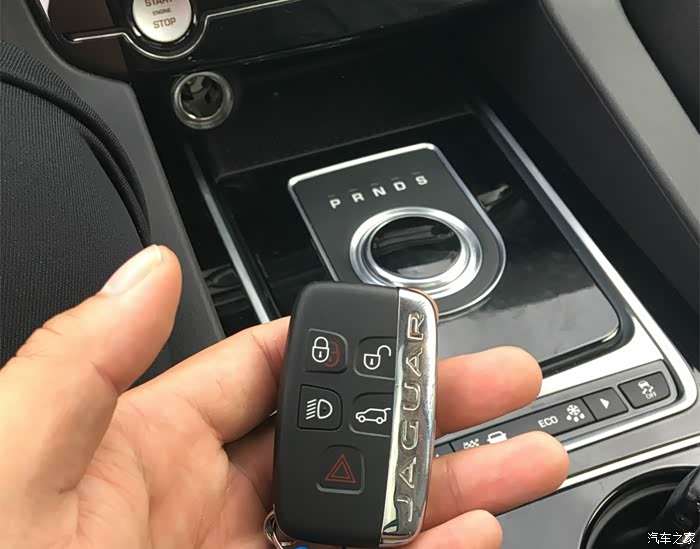 【捷豹f-pace提车作业征集】蓝色捷豹f-pace提车纪念书