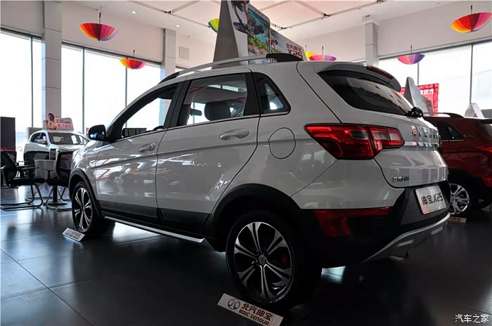 绅宝x25外观展示