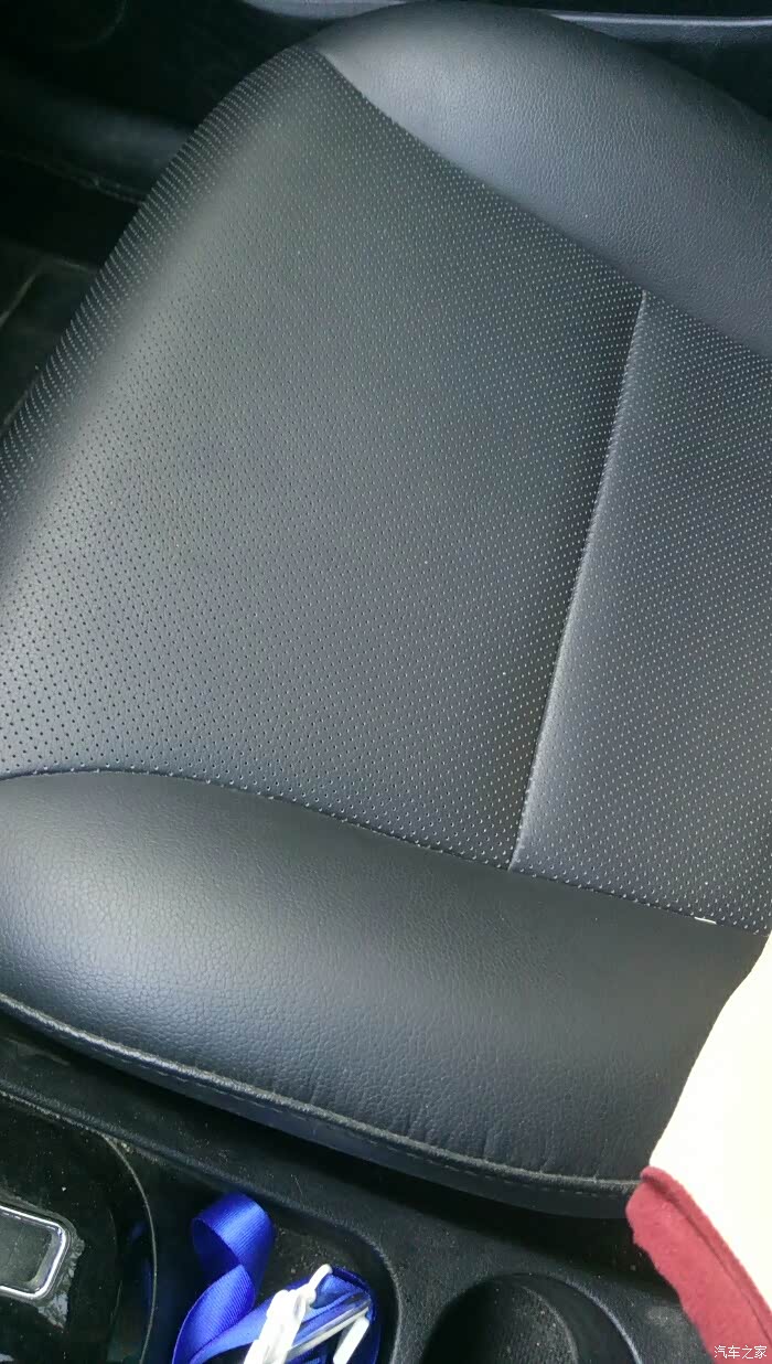 打孔真皮座椅,没座套也抗磨损