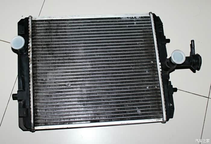 比亚迪f0原车散热器水箱总成拆车件,需要的抓紧!
