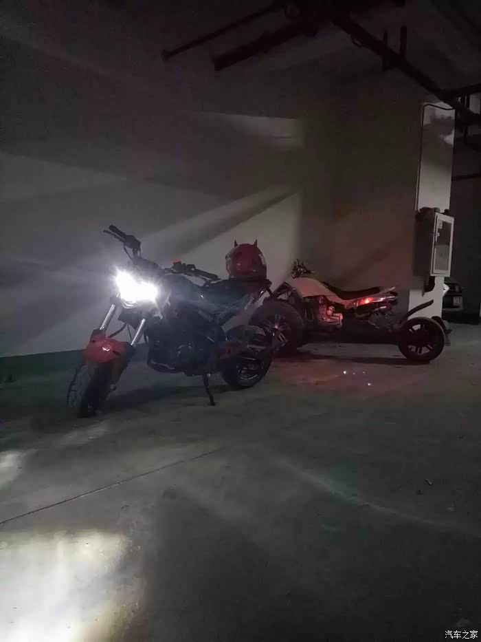 湖南怀化深度改装贝纳利小暴龙125