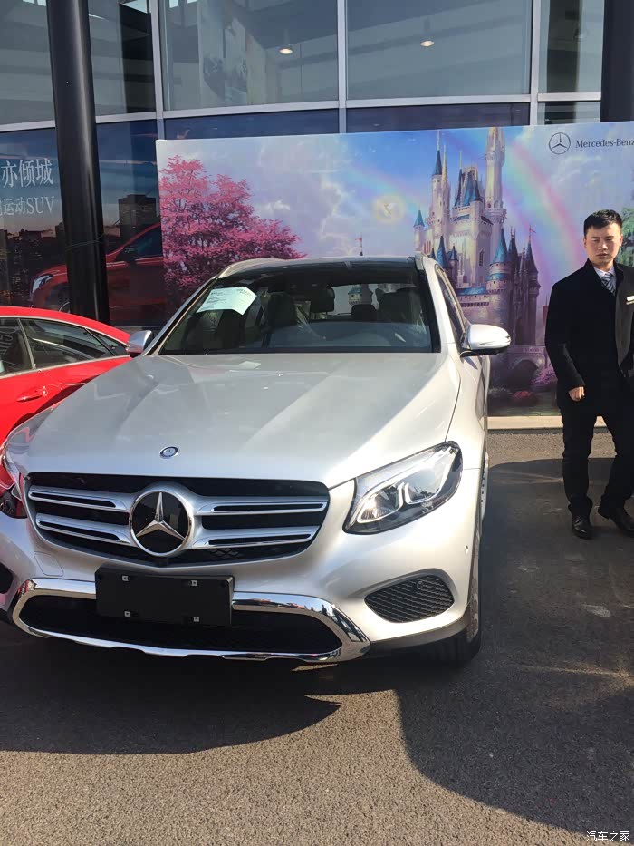 今天去4s店看了实车
