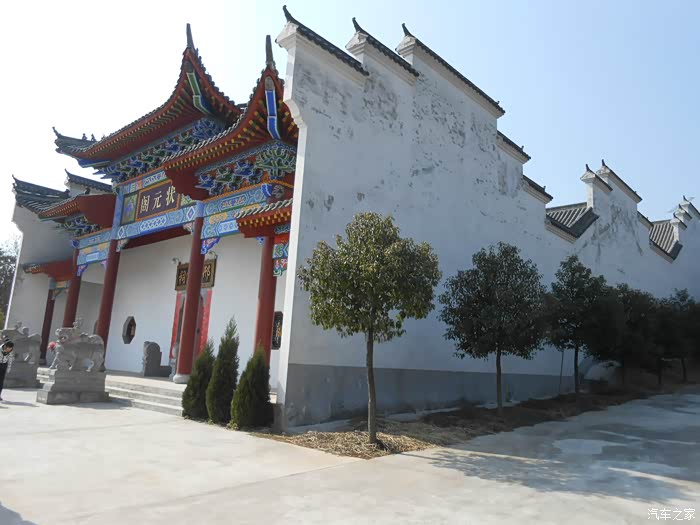 庐江乐桥镇清水塘边的邢氏宗祠好气派