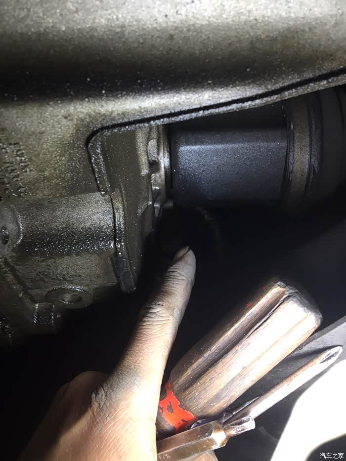 半轴油封漏油请各位大侠进!