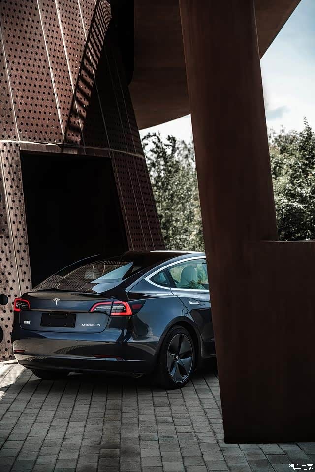 特斯拉model 3长续航后驱版