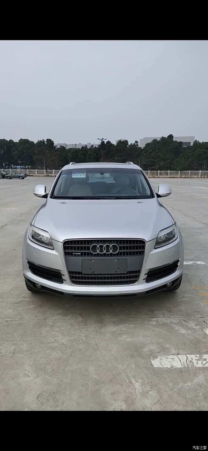 整体表现出色的奥迪q7,银色外观性感华丽 动感车身刚劲凌厉