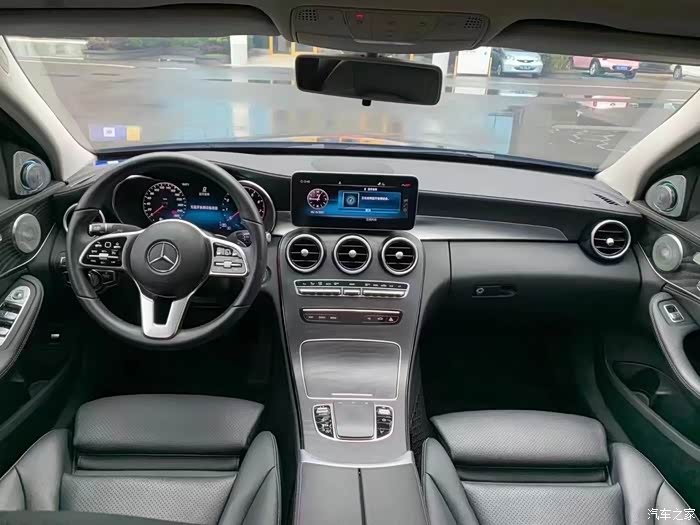 奔驰c260l运动版,稀有的祖母绿,前脸动感且精