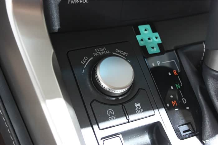 动感犀利,车展直击雷克萨斯nx200