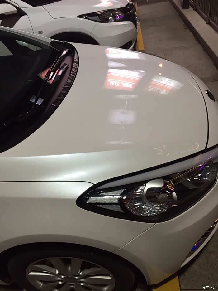 珍珠白车漆亮硬,但是补漆非常麻烦,色差肯定有.