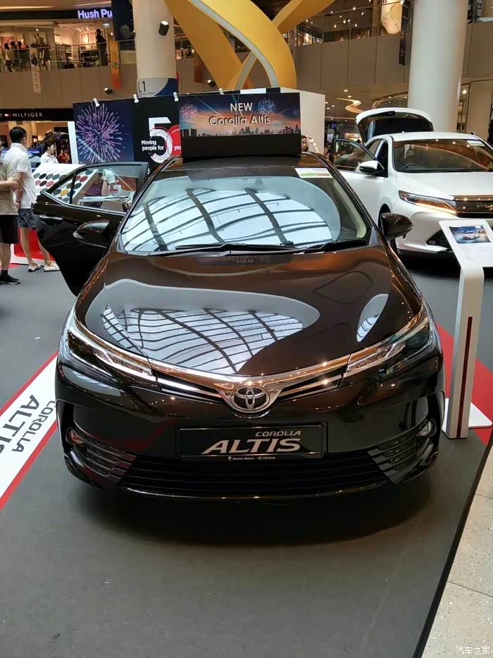 新加坡车展上的丰田车,卡罗拉