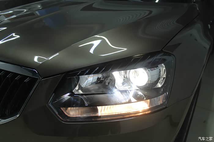 开车恋上夜的黑 上海斯柯达野帝改大灯作业